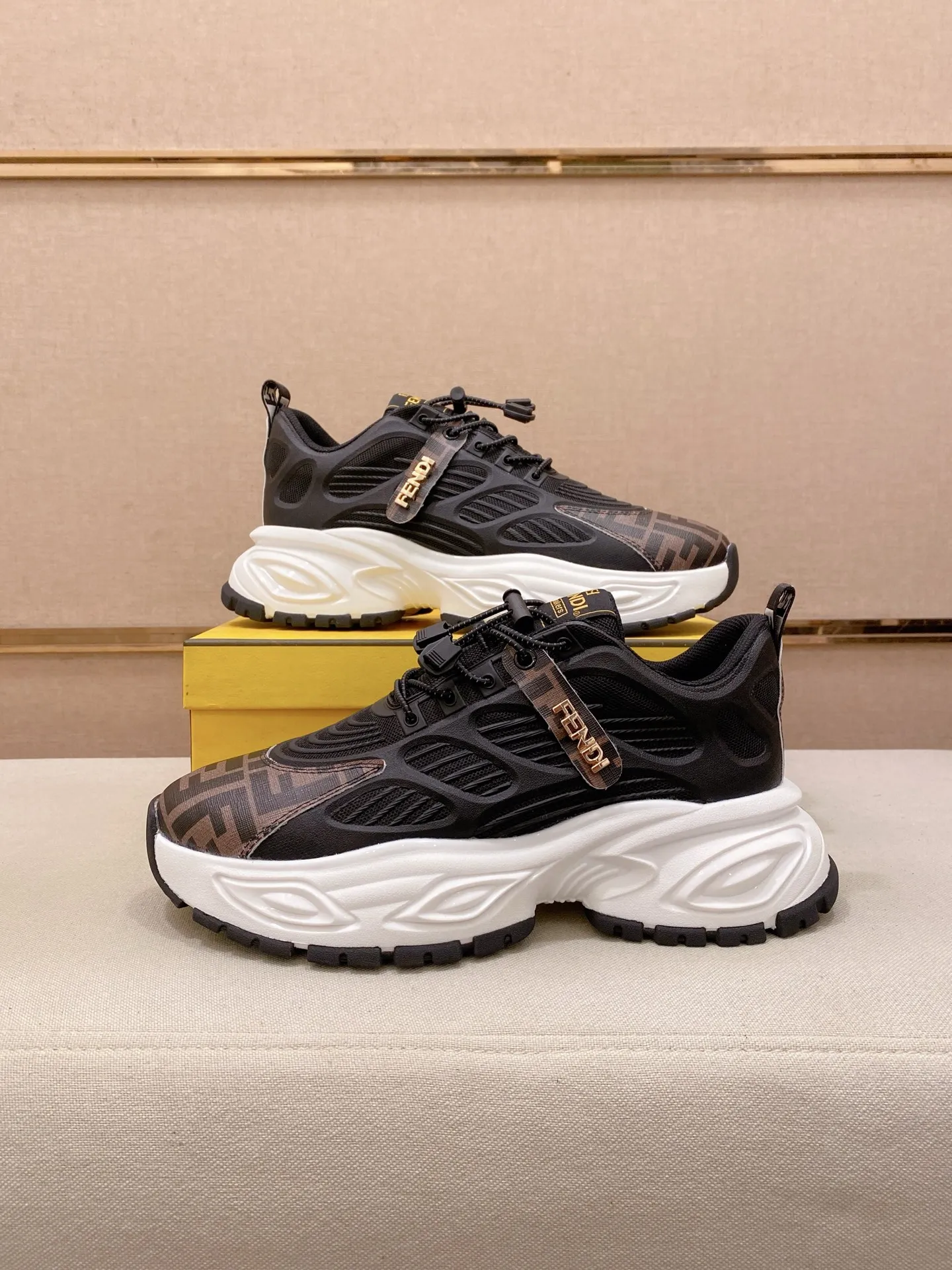 Men's shoes 💰 442💰 (fendi) New high-top 👊🏻 upper 🇮🇹 imported cowhide fabric 🇩🇪 lining imported breathable mesh lining. The original outsole is molded to highlight the identity of every man, and the upper foot is elegant and stable🚶🏻🚶🏻The high-end custom counters reproduce the original version📯No matter the wind or rain, the shoe last remains unchanged and can withstand the verification of time🔍️,🔵 Size: 38-44